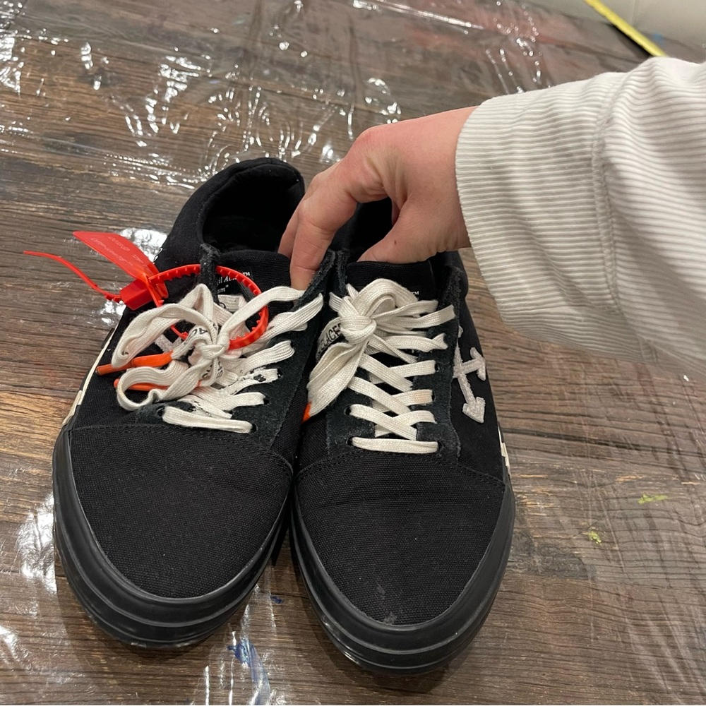 Off-White vulc low Black Striped Sneakers - Picture 7 of 10